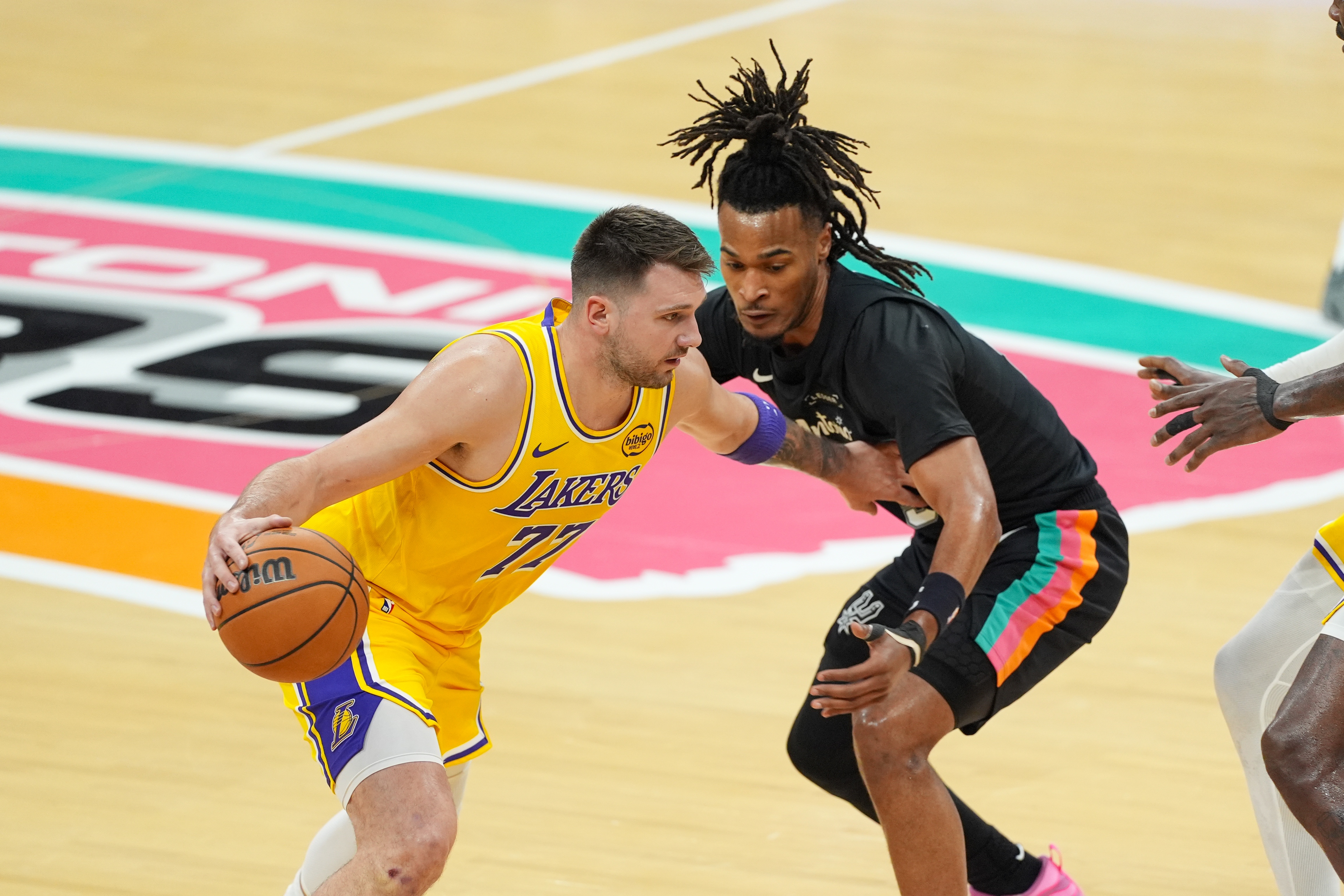 九游娱乐登录入口-卡斯尔：我努力不让东契奇站上罚球线 凭一己之力实在没法防住他